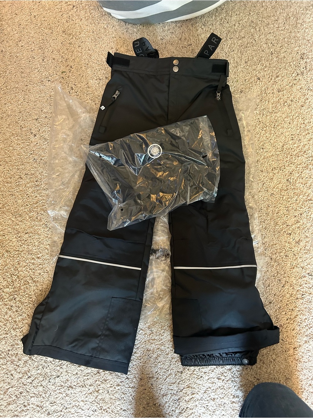 BWT par deux Black Kids Snow Ski Pants + neck warmer